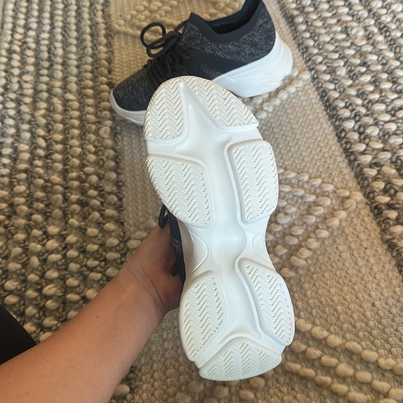 Stylish Black and White Knit Sneakers - Picture 3 of 5